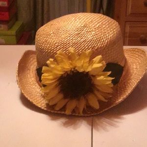 Ladies straw hat with sunflower